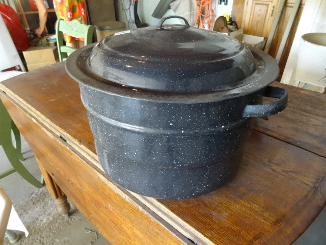 Porcelain Pot