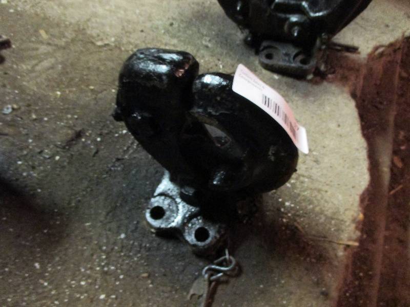 Bolt on pintle hitch