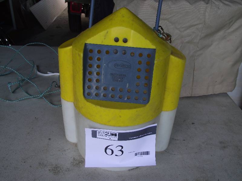 lot 63 image: Flow Troll minnow bucket