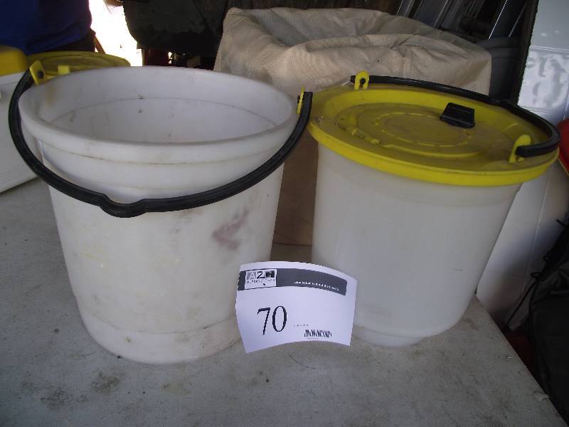 lot 70 image: Minnow bucket