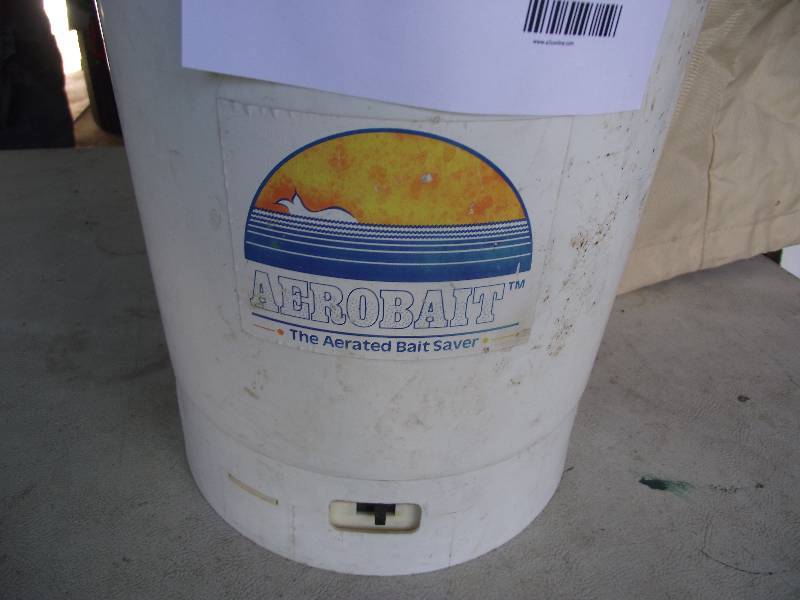lot 72 image: Aero Bait minnow bucket