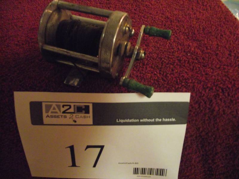 lot 17 image: Pflueger Akron #1893 reel