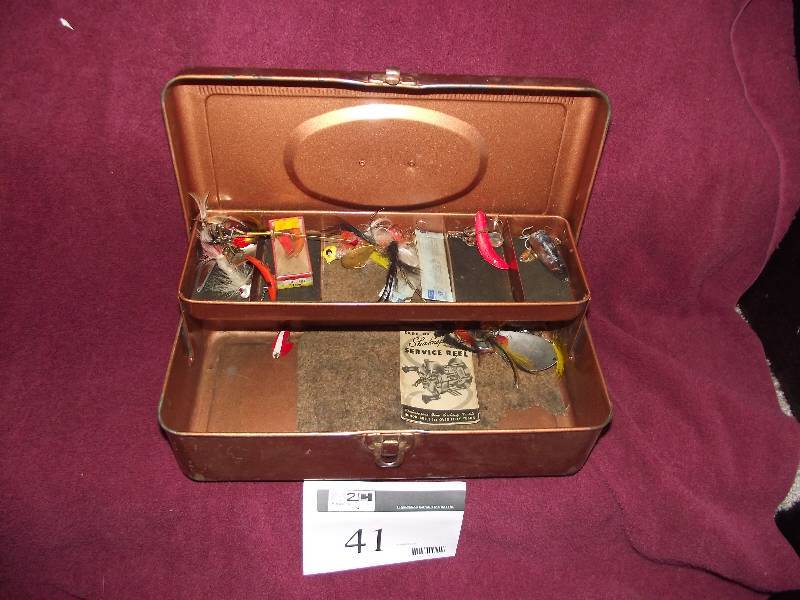 lot 41 image: Small Union Utility Chest tackle box with tackle