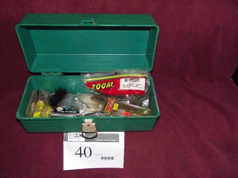 lot 40 image: Small green South Bend Tackle box with tackle.