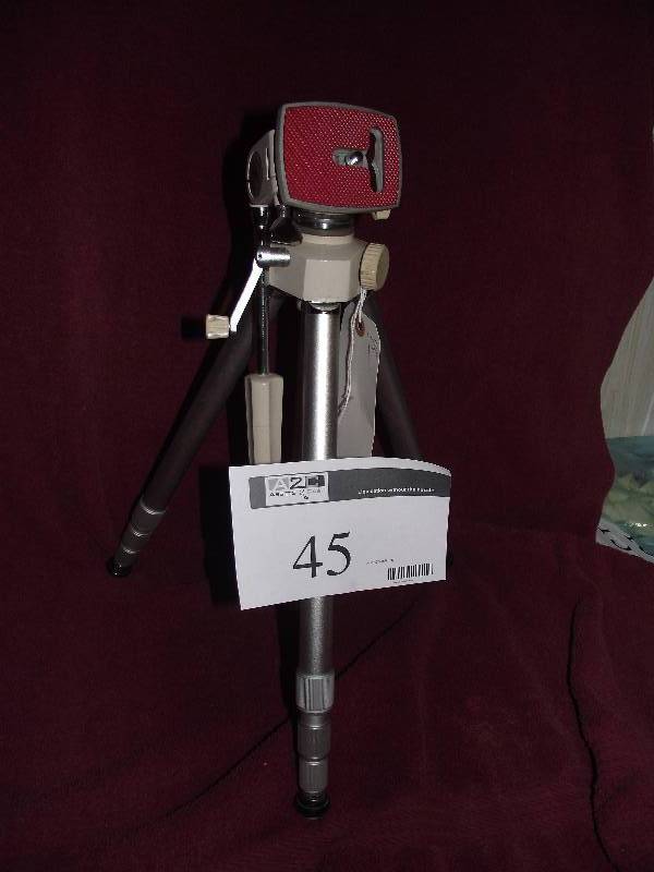 lot 45 image: Minette elevator tripod for telescopes, spotting scope, camera etc.