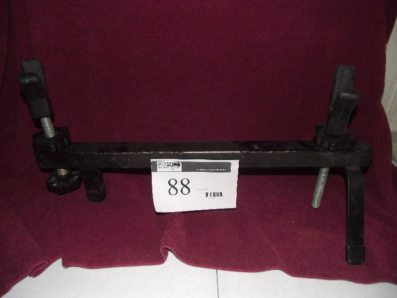 lot 88 image: Rifle bench rest