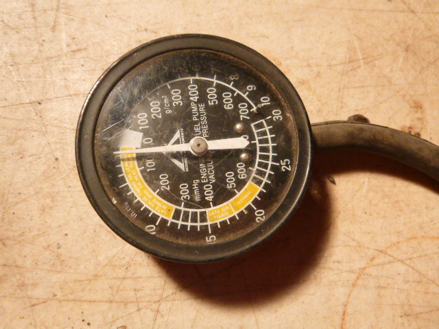 lot 11 image: Engine Vacuum Fuel Pump Pressure Gauge
