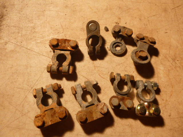 lot 15 image: Miscellaneous Battery Posts