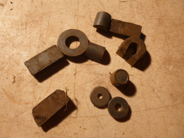 lot 19 image: Miscellaneous Magnets