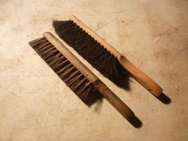 lot 28 image: 2 Brushes