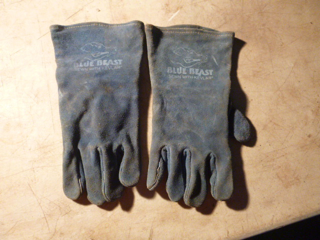 lot 36 image: Blue Beast Welding Gloves