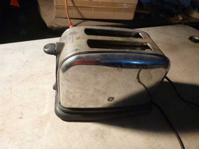 lot 37 image: GE Toaster