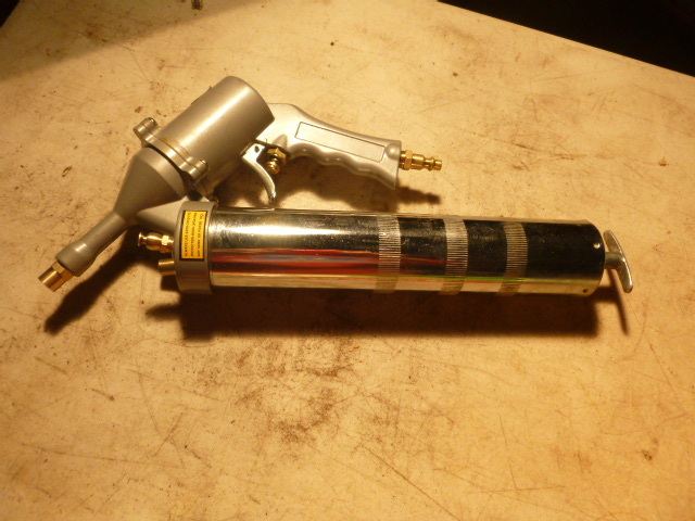 lot 48 image: Central Pneumatic Air Grease Gun