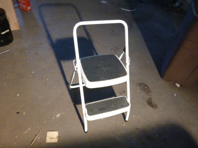 lot 55 image: Cosco Step Stool