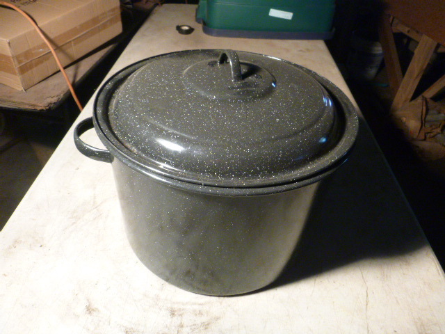 lot 58 image: Enamel Canner