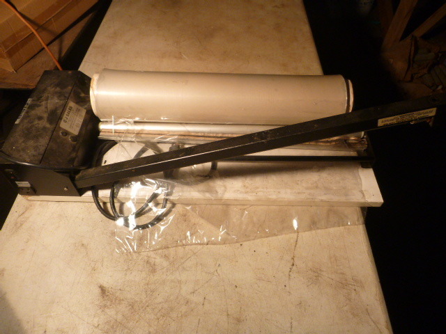 lot 67 image: Packaging Seal Bar