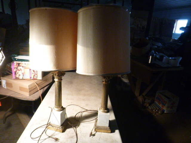lot 71 image: 2 End Table Lamps