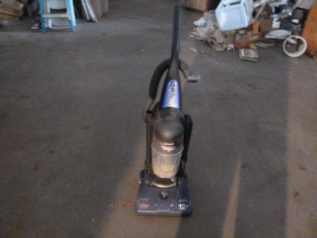 lot 90 image: Bissell Powerforce Vacuum Cleaner