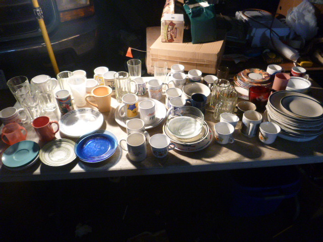 lot 91 image: Large Lot of Miscellaneous Dinneware