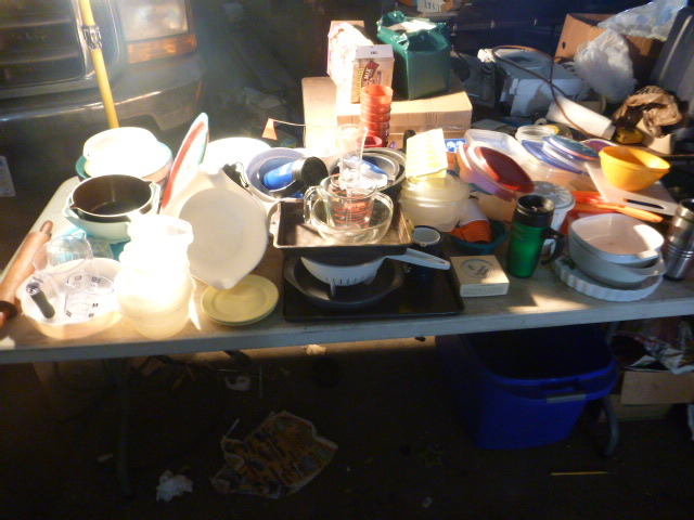 lot 92 image: Large Lot of Miscellaneous Kitchenware