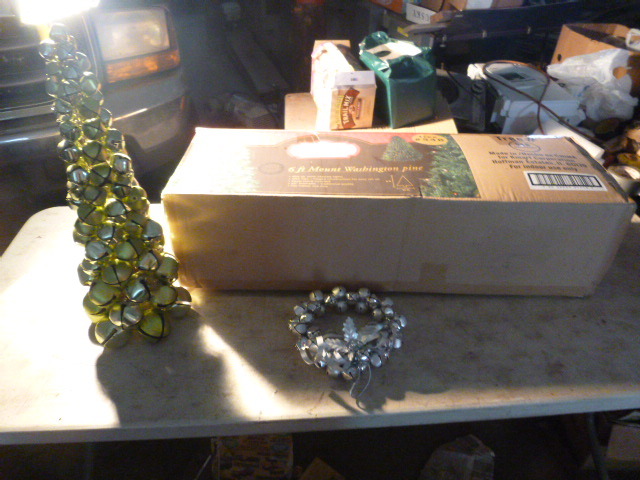 lot 98 image: Christmas Tree