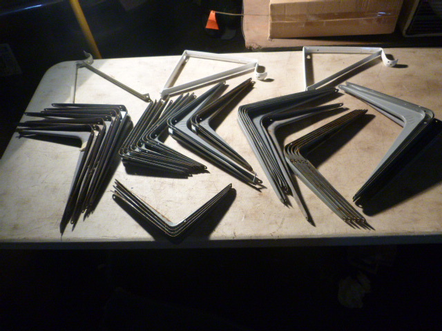 lot 113 image: Lot of Shelf Brackets