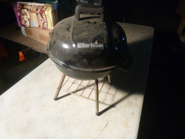 lot 133 image: Char-Broil Charcoal Grill