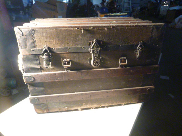 lot 155 image: Vintage Trunk