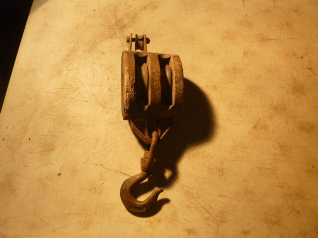 lot 186 image: Vintage Pulley