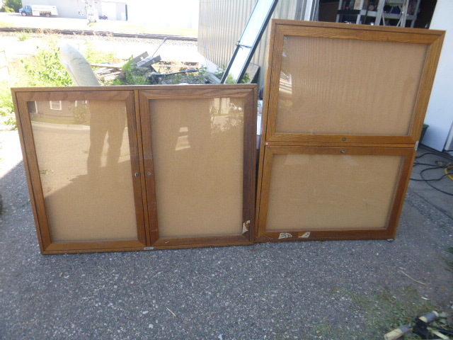 lot 189 image: 2 Quartet Display Cases