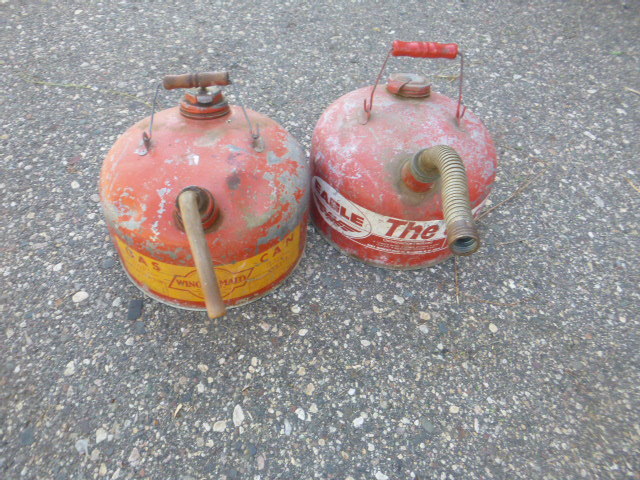 lot 190 image: 2 Metal Gas Cans