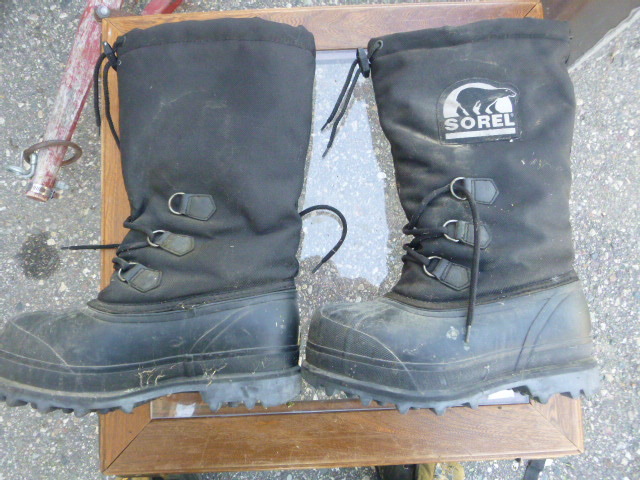 lot 204 image: Sorel Boots