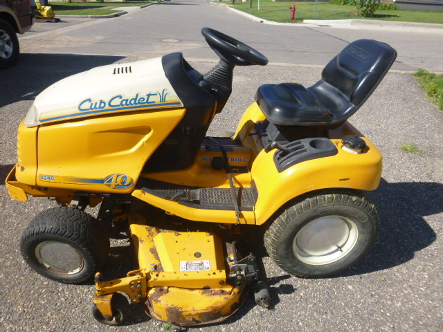 Cub Cadet 3240 40th Anniversary Lawn Mower | Northstar Kimball August ...