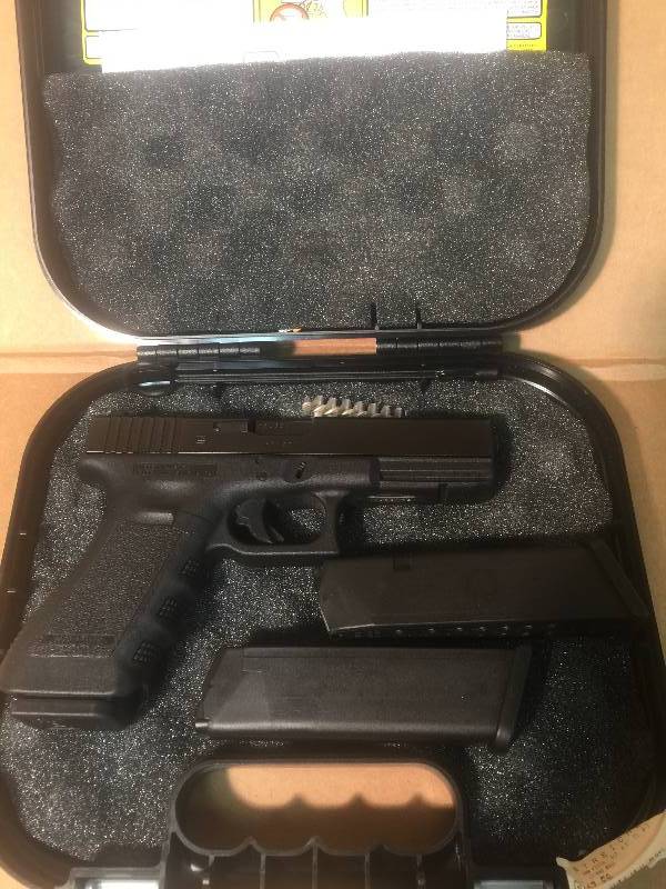 Glock 17 semi-auto pistol, 9mm