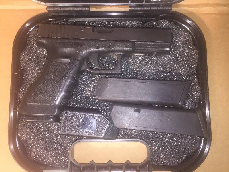 Glock G22 Semi-auto pistol, .40