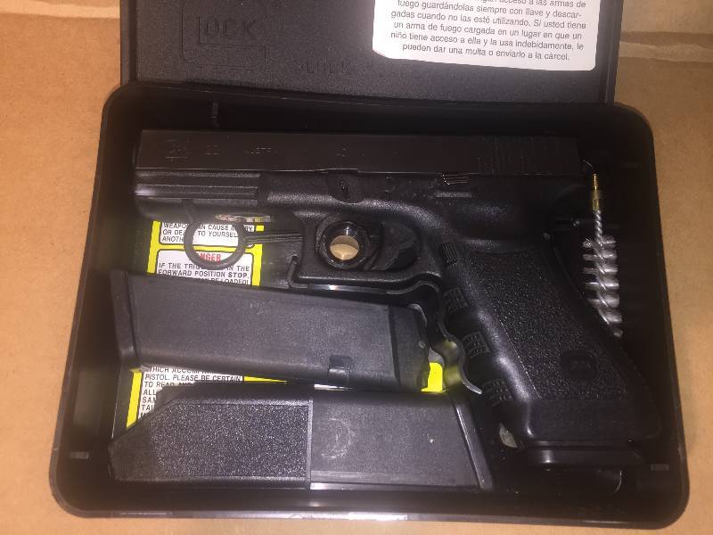 Glock G22 Semi-auto pistol, .40