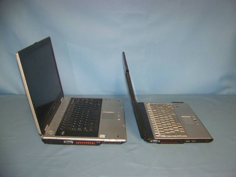 lot 25 image: (2) Toshiba, Laptop Computers
