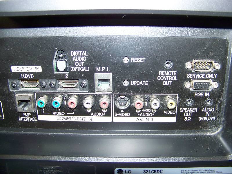 lot 1 image: LG, 32 LCD MonitorDisplay with Remote Control