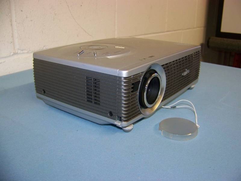 lot 7 image: Sanyo, PLC-SW35, LCD Projector