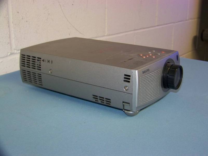 lot 8 image: Sanyo, PLC-SW15, LCD Projector