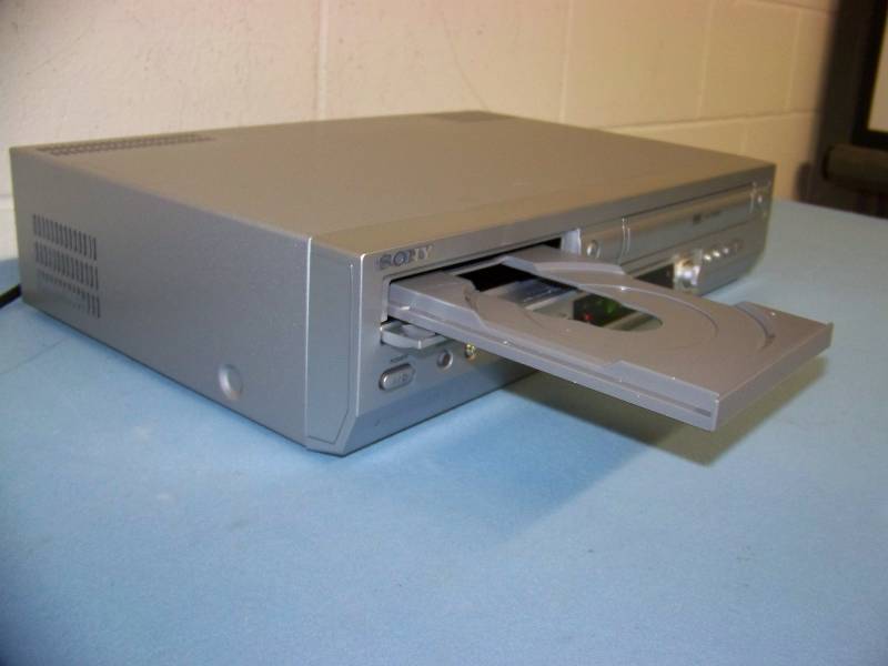 lot 28 image: Sony, DVD  VCR Combo Player with Remote Control