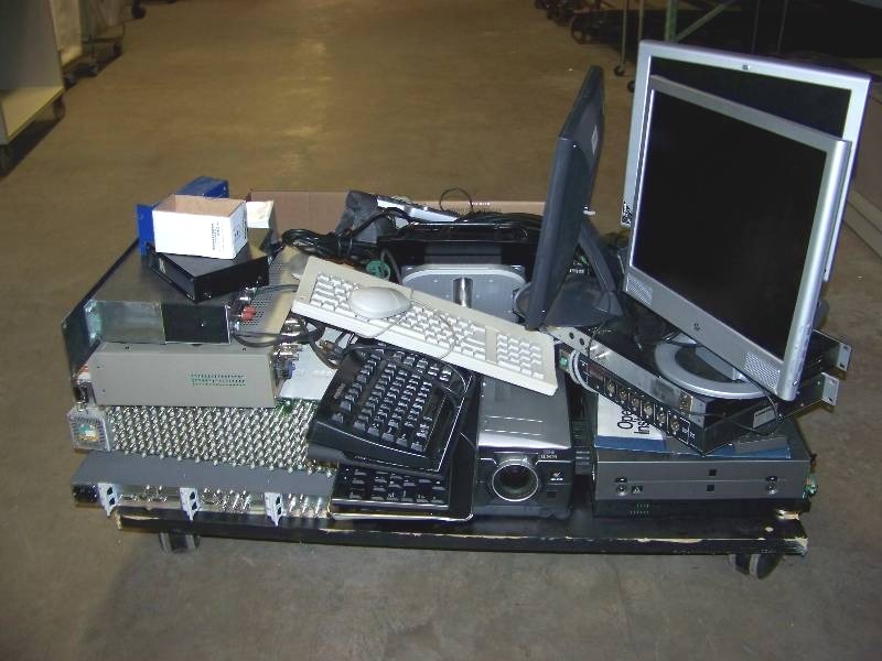 lot 95 image: Miscellaneous lot of Audio  Video  Computer items for PARTSREPAIR
