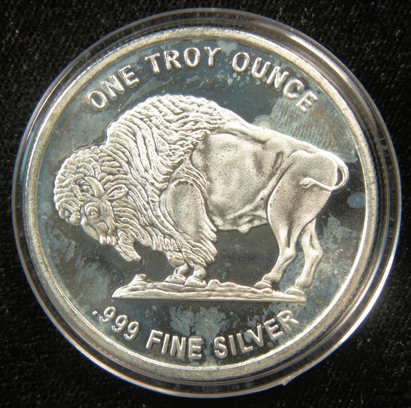 lot 32 image: 1 TROY OZ. .999 FINE SILVER BUFFALO ROUND