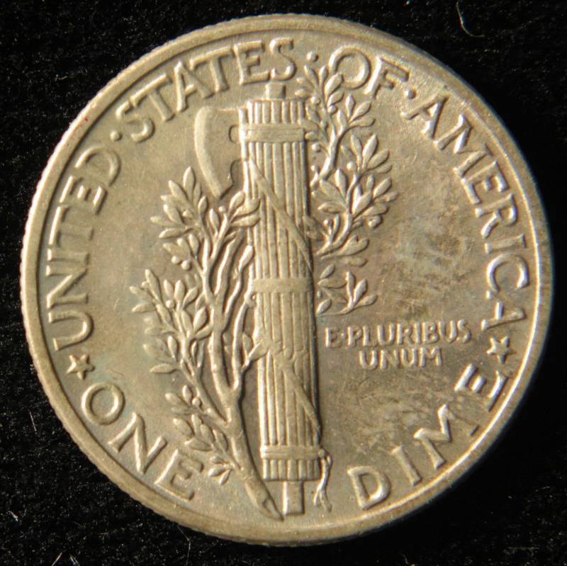 lot 64 image: 1945 MERCURY SILVER DIME XF