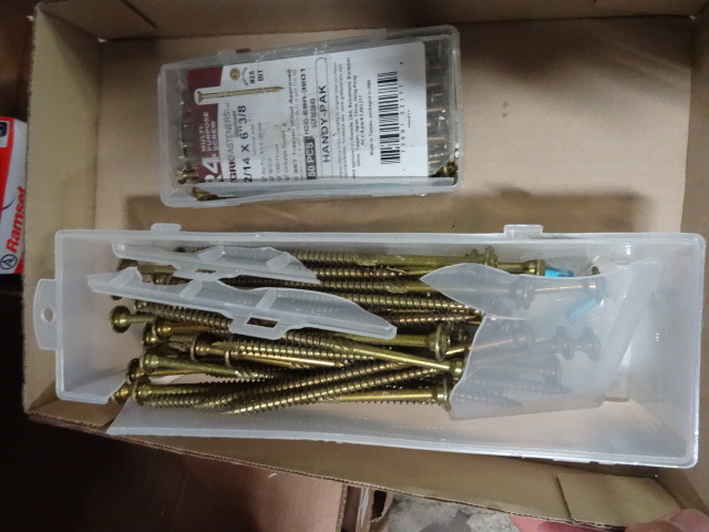 New lot of screws. 1 box 1214 xx -...