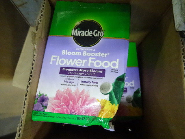 New qty 2 boxes of Miracle Gro bloo...