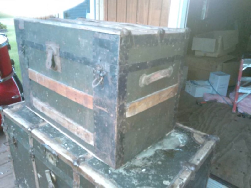 AMAZING ANTIQUE SMALL SIZE STEAMER TRUNK-GREAT DECOR PIECE-NO RESERVE