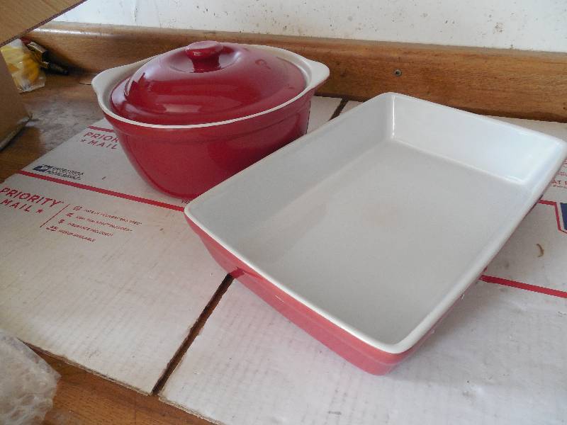 lot 7 image: 3 Piece Ceramic Ovenware Set - Red