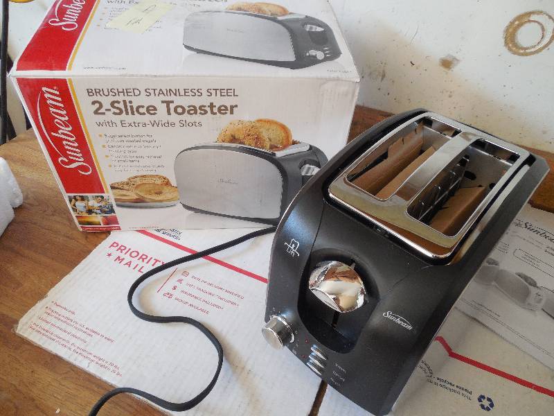 lot 13 image: NEW Sunbeam 2-Slice Toaster