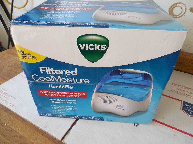 lot 15 image: Vicks Filtered Cool Moisture Humidifier